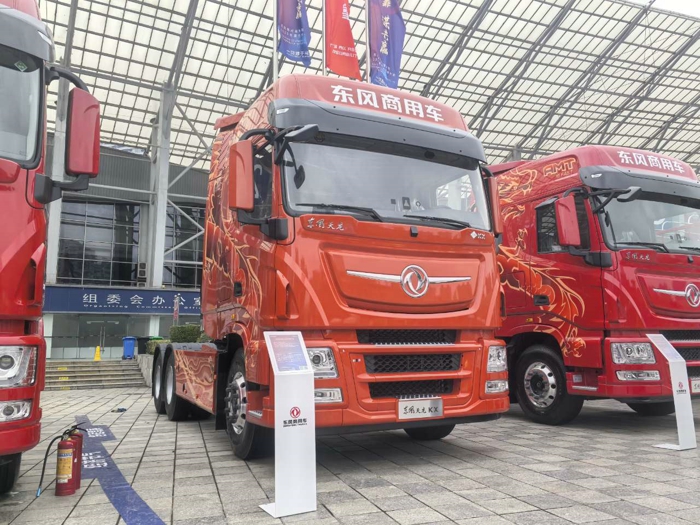 東風天龍KX燃氣牽引車龍擎520馬力2 (1).jpg