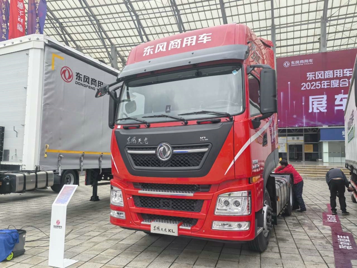 東風天龍KL燃油牽引車龍擎490馬力資源運輸2.jpg