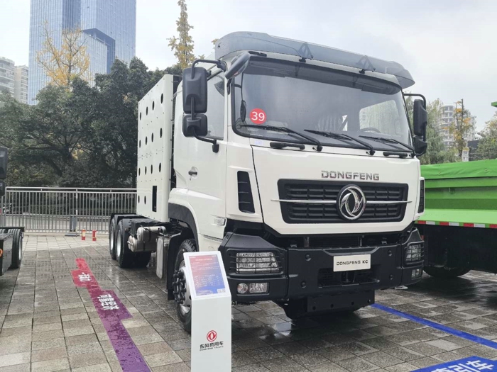 東風新疆KC燃氣牽引車2.jpg