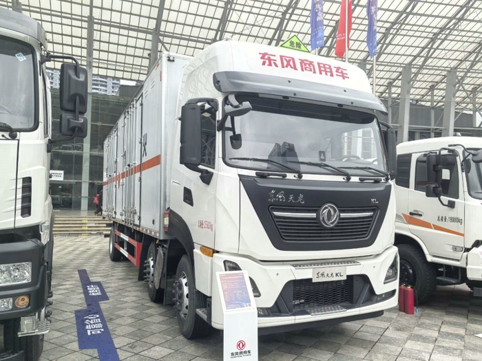 東風天龍KL燃油廂式危險品專用車底盤2.jpg