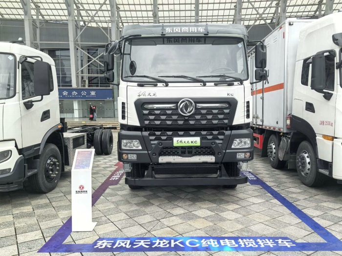 東風天龍KC純電攪拌車底盤2.jpg