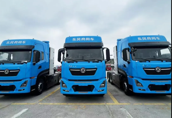 東風天龍KL氫能牽引車2.png