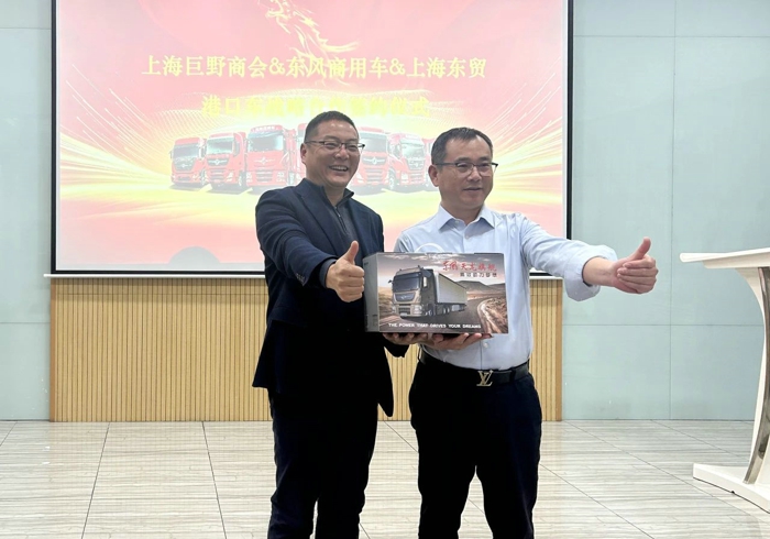 上海港口運輸大客戶到訪東風商用車5.jpg