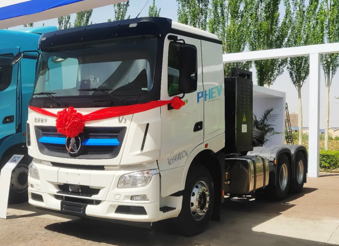 北奔插電式混合動(dòng)力牽引車.png
