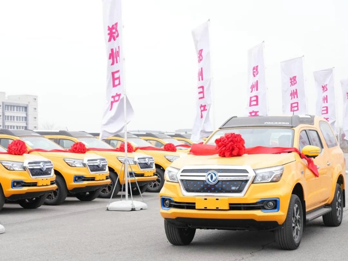 鄭州日產(chǎn)千臺(tái)皮卡交付電力系統(tǒng)3.jpg