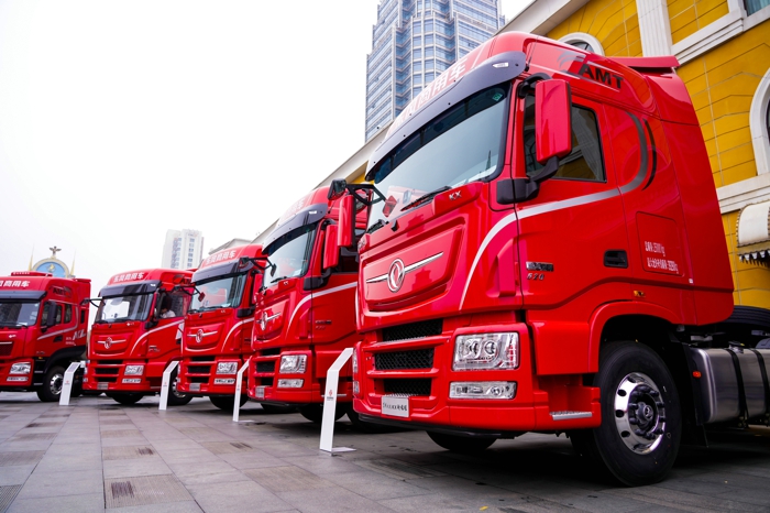 【第一商用車網 原創】3月1日，東風商用車旗下龍擎動力重磅發布了3.0高效智慧動力鏈，令人矚目的是，該動力鏈最高熱效率達到中汽研權威認證的51.08%，行業領先。活動現場，搭載龍擎3.0動力鏈的東風天龍KX新嶸耀同步發布，標志著東風商用車開啟全場景時代的新篇章。