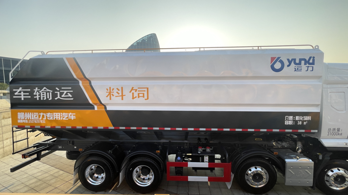 乘龍H5散裝飼料運輸車為何能成行業銷冠？3.png