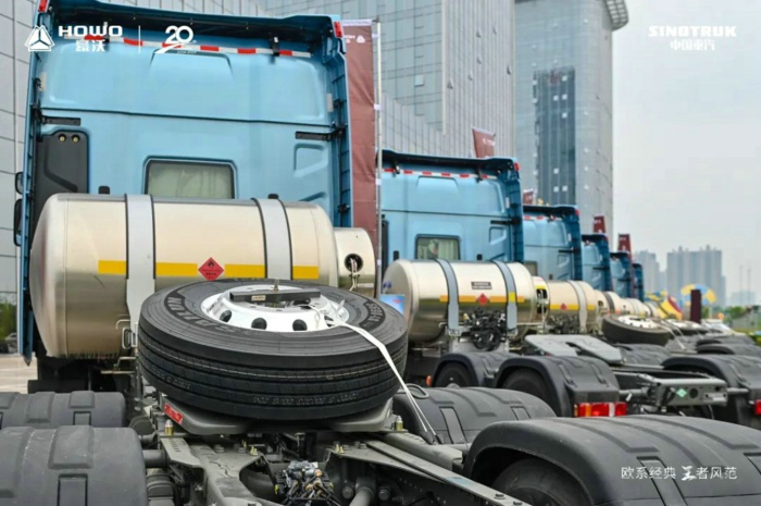 重汽豪沃燃氣車.jpg