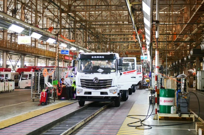 東風商用車生產線.jpg