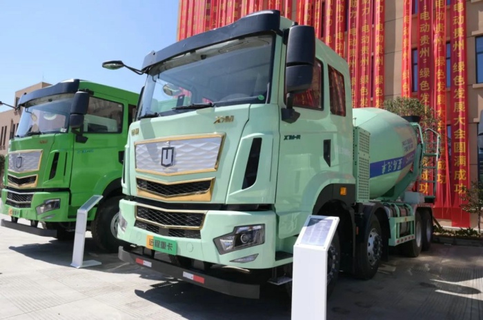 遠(yuǎn)程X7M醇?xì)潆妱?dòng)攪拌車+遠(yuǎn)程X7E-400純電攪拌車.jpg