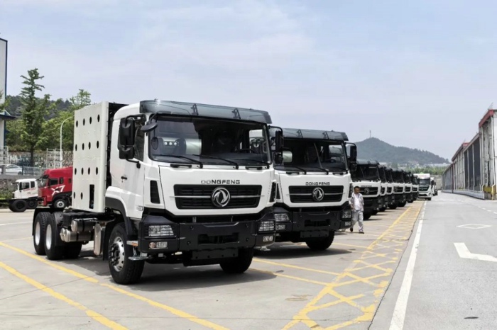 東風(fēng)商用車出口.jpg