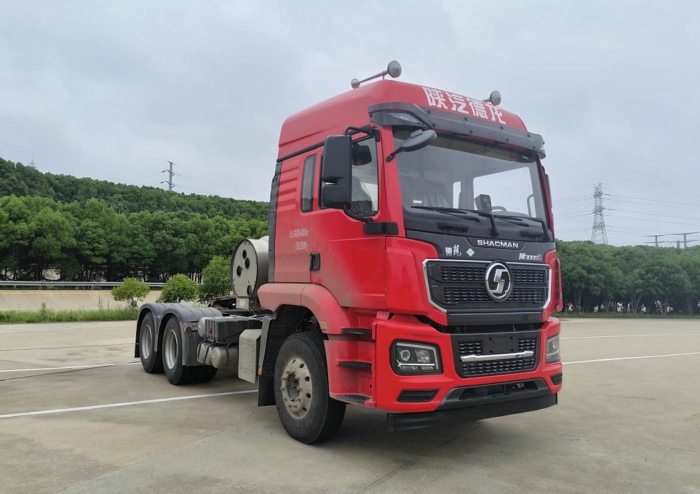 陜汽德龍M3000 LNG牽引車，搭載濰柴13L燃氣發動機，480馬力.jpg