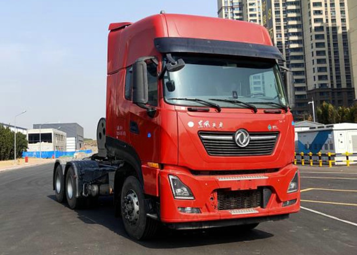 東風天龍KL燃氣牽引車，搭載銷量第3的東風龍擎13L燃氣發動機，520馬力.jpg