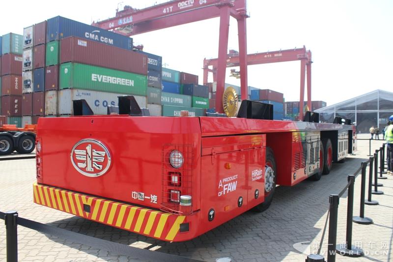 一汽解放全球首發(fā)的ICV(Inteligent Container Vehicle)港口集裝箱水平運(yùn)輸專用智能車
