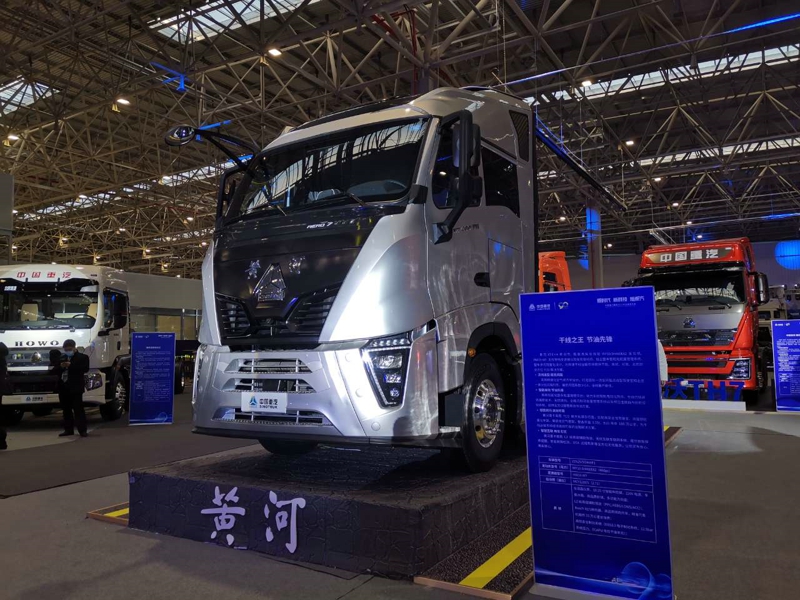 重汽黃河X7 6×4牽引車，搭載濰柴WP10.5H發動機，國六