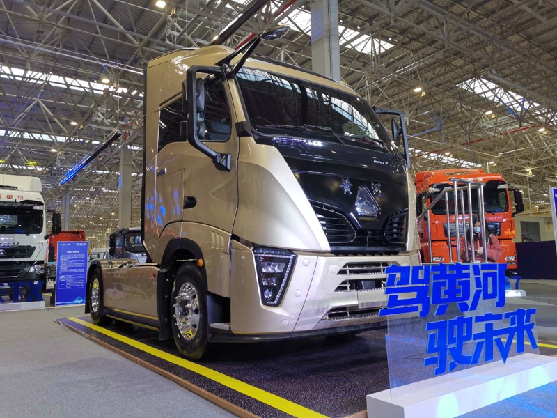 重汽黃河X7 4×2牽引車，搭載重汽MC13H發動機，國六