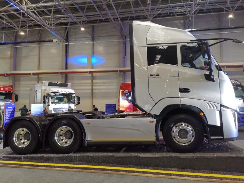 重汽黃河X7 6×4牽引車，搭載濰柴WP10.5H發動機，國六