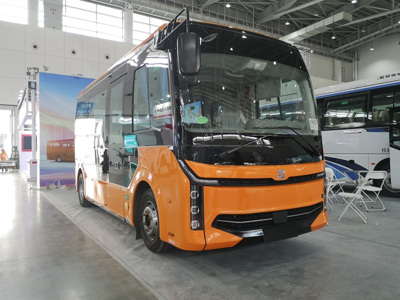 中通客車同樣展出兩款純電動客車，其型號分別是世騰純電動客車、睿通V60客運版。圖為中通睿通V60客運版