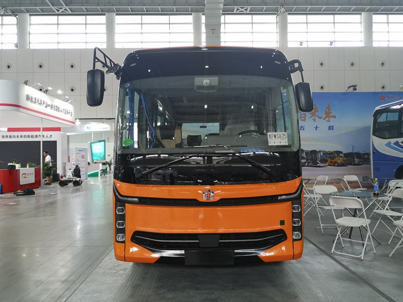 中通客車同樣展出兩款純電動客車，其型號分別是世騰純電動客車、睿通V60客運版。圖為中通睿通V60客運版